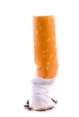 Fumatul poate determina caderea implantui dentar?